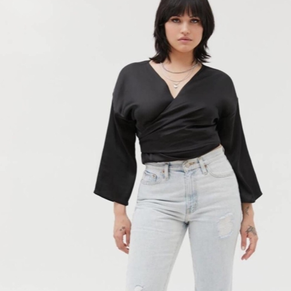 Nwt urban outfitters Nicole satin tie front crop top m - Picture 6 of 7
